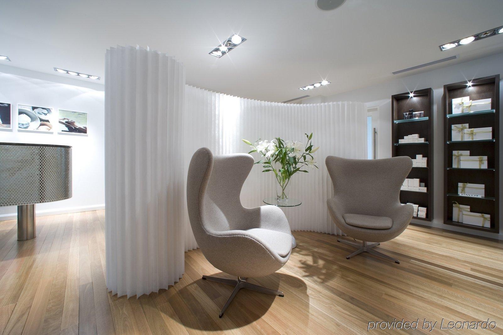 Hotel Realm Канберра Экстерьер фото Interior of the clinic