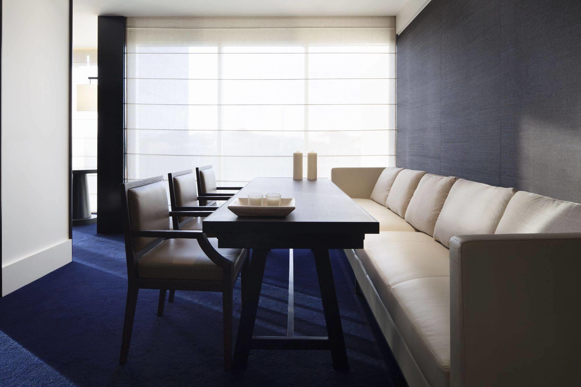 Hotel Realm Канберра Экстерьер фото A meeting room at the London InterContinental