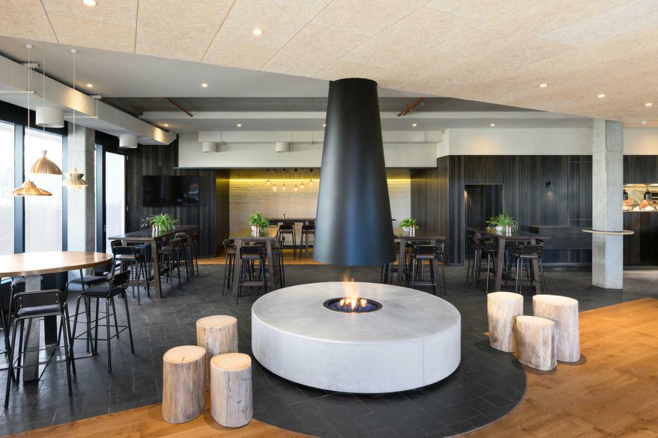 Hotel Realm Канберра Экстерьер фото The lounge at the airport