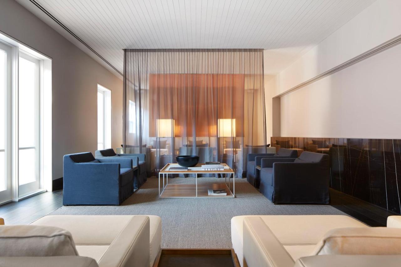 Hotel Realm Канберра Экстерьер фото The lounge at the airport