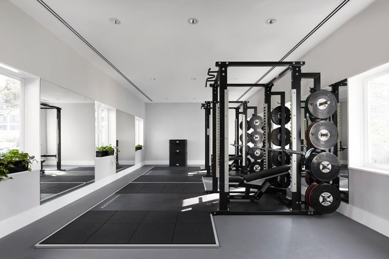 Hotel Realm Канберра Экстерьер фото The gym at The Dorchester