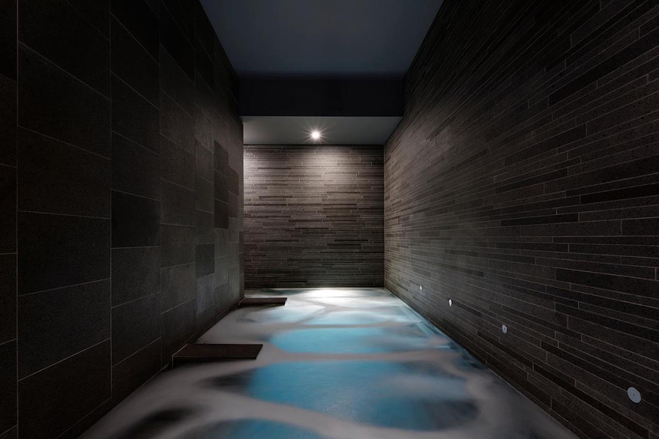 Hotel Realm Канберра Экстерьер фото A modern onsen in Tokyo