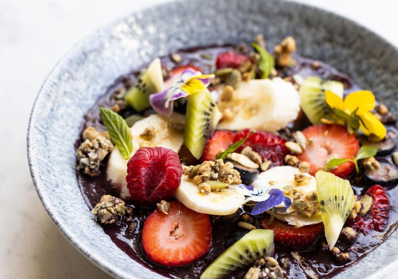 Hotel Realm Канберра Экстерьер фото Acai bowl